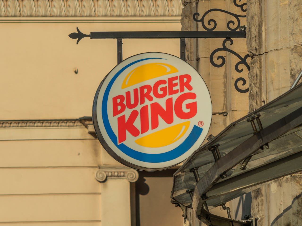 Kariéra pod korunou: Vše, co potřebujete vědět o zaměstnání a brigádě v Burger King